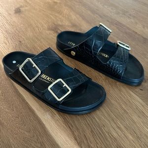 Arizona Mock-Croc Dual Buckle Birkenstock Sandal, size 40, never worn, black